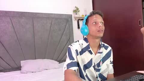 naughtyfusion_os online show from May 11, 1:06 pm