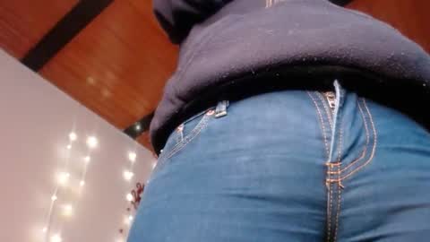 Snapshot of naughtyhotsquirt chatting on March 12, 12:00 pm Kimberly online show from March 12, 12:00 pm