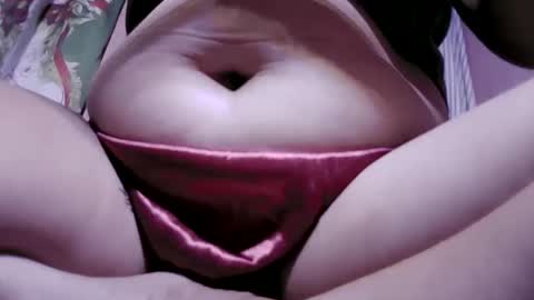 naughtymom_33 online show from May 9, 1:22 am