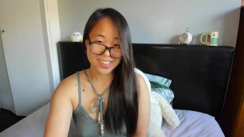 Snapshot of naughtynerdygirl chatting on October 6, 3:09 pm Gigi Chu online show from October 6, 3:09 pm