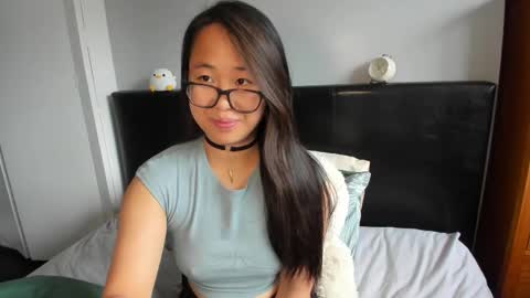 Snapshot of naughtynerdygirl chatting on October 14, 10:05 am Gigi Chu online show from October 14, 10:05 am