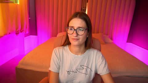 Snapshot of naughtynursevibe chatting on October 20, 8:37 am Ur Nurse online show from October 20, 8:37 am