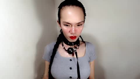 naughtypetiteangel online show from November 20, 9:31 am