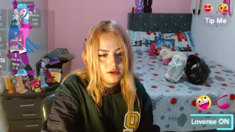 naughtyplayass online show from December 23, 6:27 pm