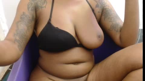 Snapshot of naughtyxpussyx chatting on January 19, 2:43 pm naughtyxpussyx online show from January 19, 2:43 pm