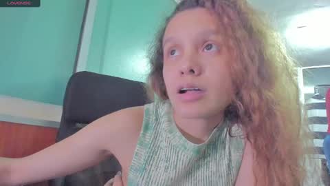 Snapshot of naugthtycurls chatting on February 3, 9:50 pm Arantxa online show from February 3, 9:50 pm