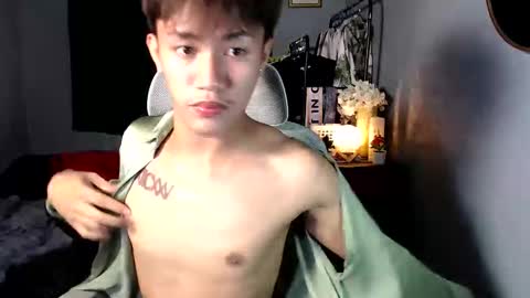 Snapshot of naugthyboyloy chatting on February 1, 5:44 pm Loy online show from February 1, 5:44 pm