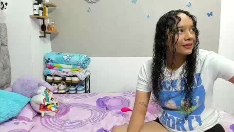 Snapshot of nay_and_aleja chatting on October 12, 1:37 am nay_and_aleja online show from October 12, 1:37 am