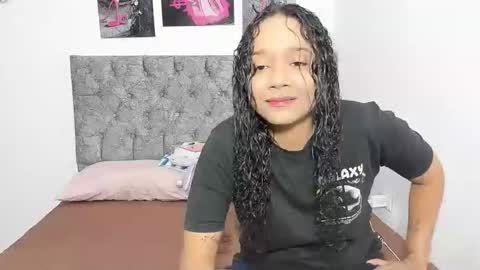 nay_and_aleja online show from February 5, 3:33 am