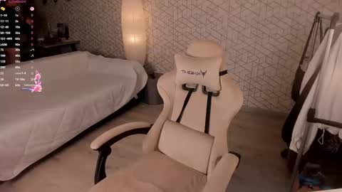 NayaValen online show from December 16, 3:55 am