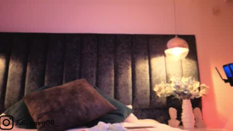 Snapshot of naylapot_ chatting on January 15, 11:59 am Juli online show from January 15, 11:59 am