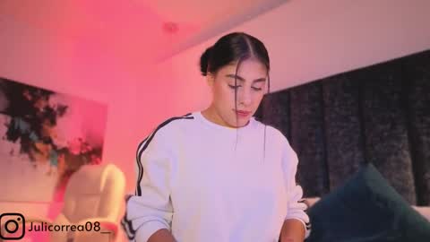 Snapshot of naylapot_ chatting on February 16, 11:39 am Juli online show from February 16, 11:39 am