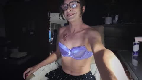 Snapshot of ndulgenetfun chatting on February 21, 9:32 am Hi Im CJ online show from February 21, 9:32 am