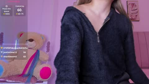 Snapshot of nebbulosa_ chatting on December 12, 2:26 am Emma online show from December 12, 2:26 am