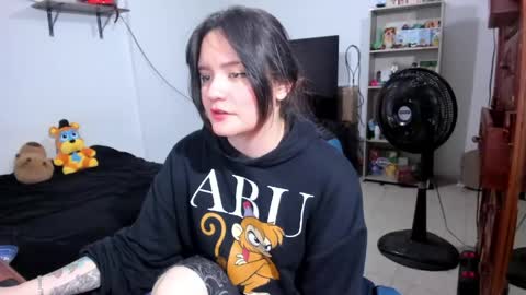 Snapshot of neeko_lol_ chatting on May 10, 4:06 am Geek Nicole im Neeko UwU online show from May 10, 4:06 am