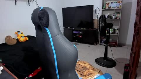 Snapshot of neeko_lol_ chatting on May 20, 4:02 pm Geek Nicole im Neeko UwU online show from May 20, 4:02 pm
