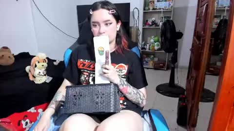 Geek Nicole    im Neeko UwU online show from May 28, 10:51 pm
