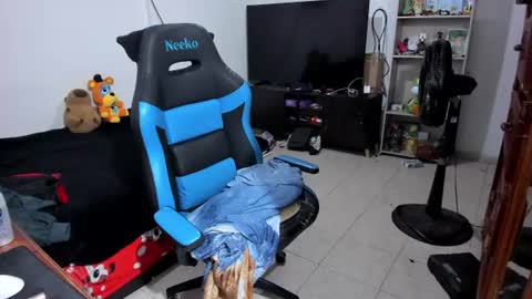 Snapshot of neeko_lol_ chatting on June 22, 11:29 am Geek Nicole im Neeko UwU online show from June 22, 11:29 am