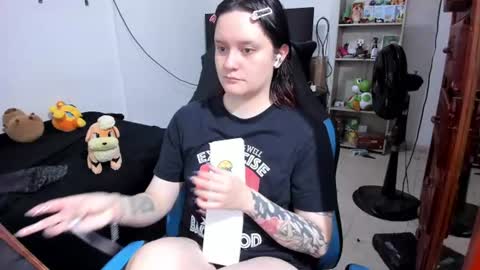 Snapshot of neeko_lol_ chatting on June 25, 11:59 am Geek Nicole im Neeko UwU online show from June 25, 11:59 am