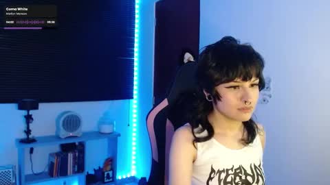 Snapshot of neena_nyx chatting on December 14, 12:11 am Neena Nyx online show from December 14, 12:11 am