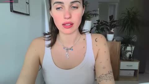 Neferutt online show from February 25, 4:49 pm