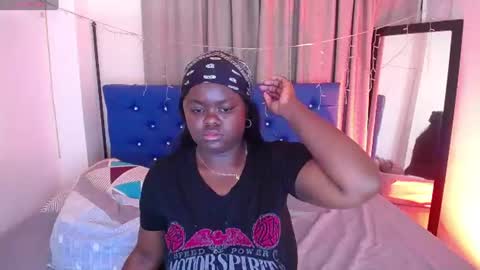 Snapshot of neighbor_ebony chatting on July 6, 3:25 am CHIKY online show from July 6, 3:25 am