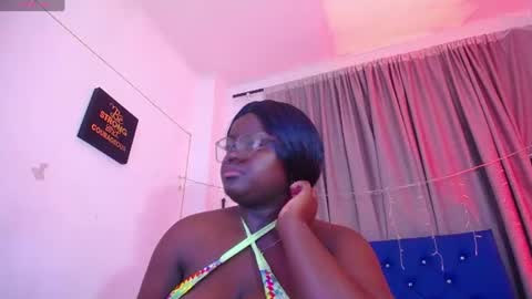 Snapshot of neighbor_ebony chatting on July 7, 7:23 am CHIKY online show from July 7, 7:23 am