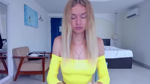 Snapshot of neighbours_love chatting on December 2, 5:48 am neighbours_love online show from December 2, 5:48 am