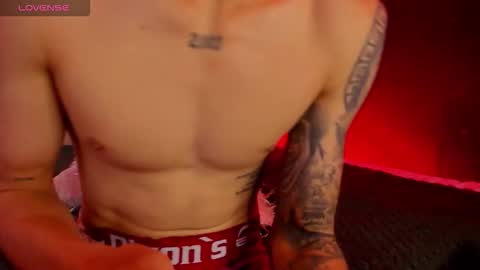 Snapshot of neill_lorde chatting on December 16, 8:25 pm Neill online show from December 16, 8:25 pm