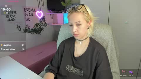 Snapshot of neko_sora chatting on May 15, 8:49 pm Kate online show from May 15, 8:49 pm