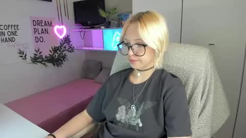 Snapshot of neko_sora chatting on May 18, 8:36 pm Kate online show from May 18, 8:36 pm