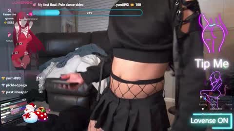 Snapshot of nekosamauwu chatting on November 14, 6:01 am NekoSamaUwU online show from November 14, 6:01 am