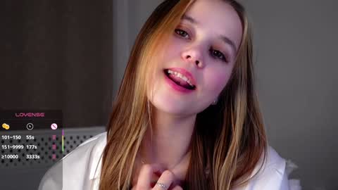 Snapshot of neldaaskins chatting on February 7, 11:01 am Lana online show from February 7, 11:01 am