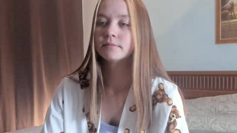 Snapshot of neldaaskins chatting on February 17, 1:04 am Lana online show from February 17, 1:04 am