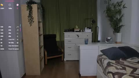 Vicky and Beatrice online show from October 13, 7:41 am