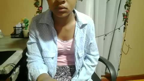 Snapshot of nelia_84 chatting on May 24, 3:11 am nelia_84 online show from May 24, 3:11 am