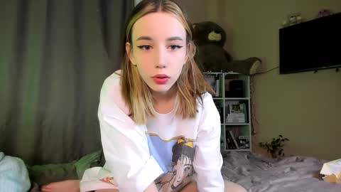 nelly_yy online show from January 27, 1:19 pm