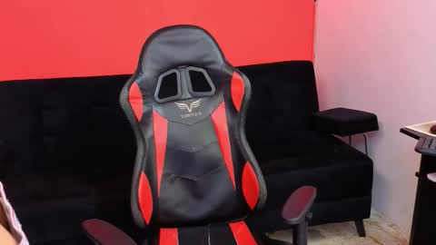 Snapshot of neo_twink chatting on December 16, 7:08 pm just Daniel online show from December 16, 7:08 pm