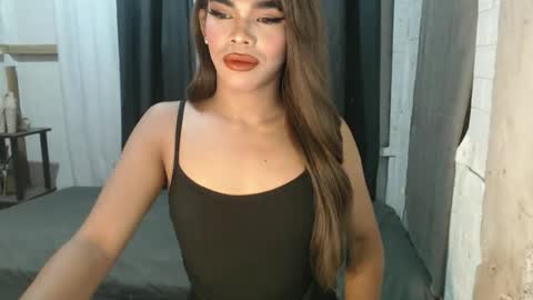 neomi online show from October 8, 8:45 am