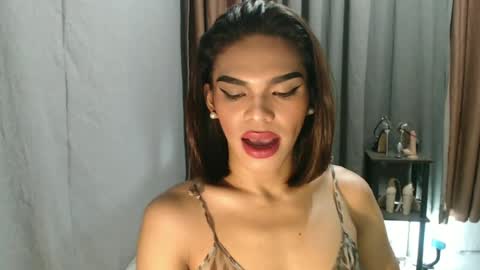 neomi online show from June 22, 10:40 pm
