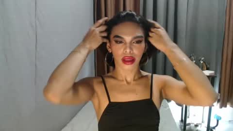 neomi online show from July 5, 1:07 pm