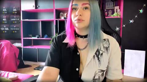 Snapshot of neon_baddie chatting on June 4, 9:15 am Ada online show from June 4, 9:15 am