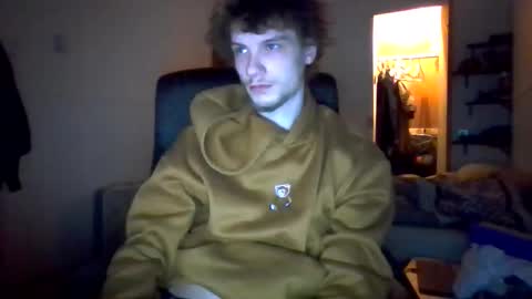 Snapshot of nephew_p chatting on April 23, 12:34 am nephew_p online show from April 23, 12:34 am