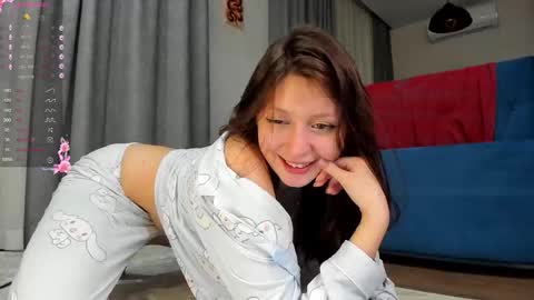Snapshot of nerenuu_ chatting on November 11, 4:18 pm Nessa online show from November 11, 4:18 pm