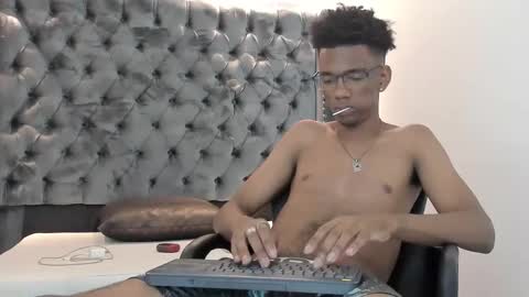 Snapshot of nero_reyd chatting on September 17, 7:48 pm Nero online show from September 17, 7:48 pm