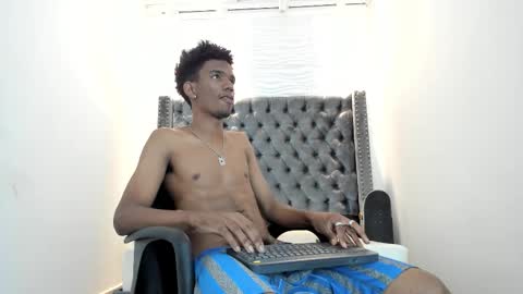 Snapshot of nero_reyd chatting on October 18, 7:36 pm Nero online show from October 18, 7:36 pm
