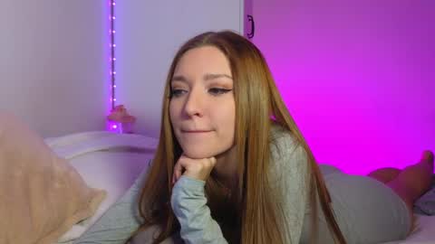 Nessa online show from December 6, 5:00 pm