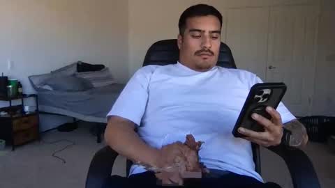 Snapshot of never___satisfied chatting on February 9, 9:19 pm never___satisfied online show from February 9, 9:19 pm