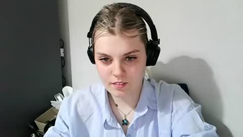 Snapshot of never_enoughh chatting on June 16, 5:26 pm never_enoughh online show from June 16, 5:26 pm
