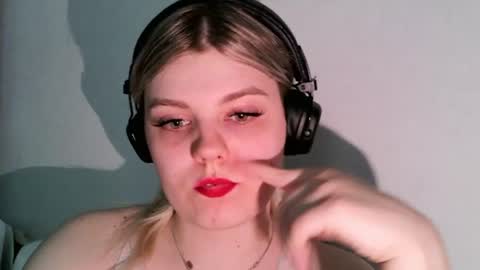 Snapshot of never_enoughh chatting on June 23, 5:33 pm never_enoughh online show from June 23, 5:33 pm